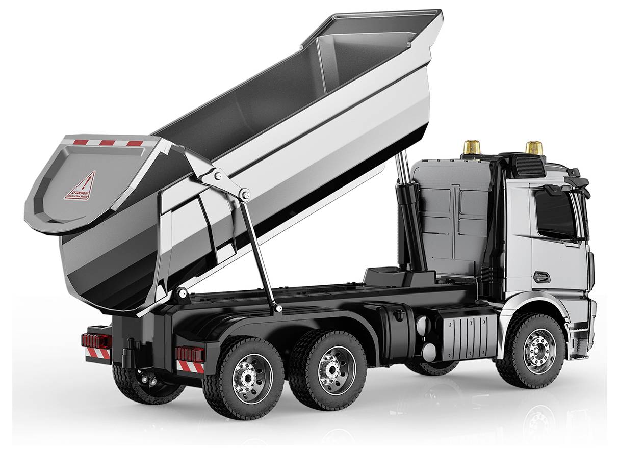 Vue latérale d'un camion-benne gris avec sa benne relevée, montrant le mécanisme de basculement et les grandes roues arrière sur fond blanc.