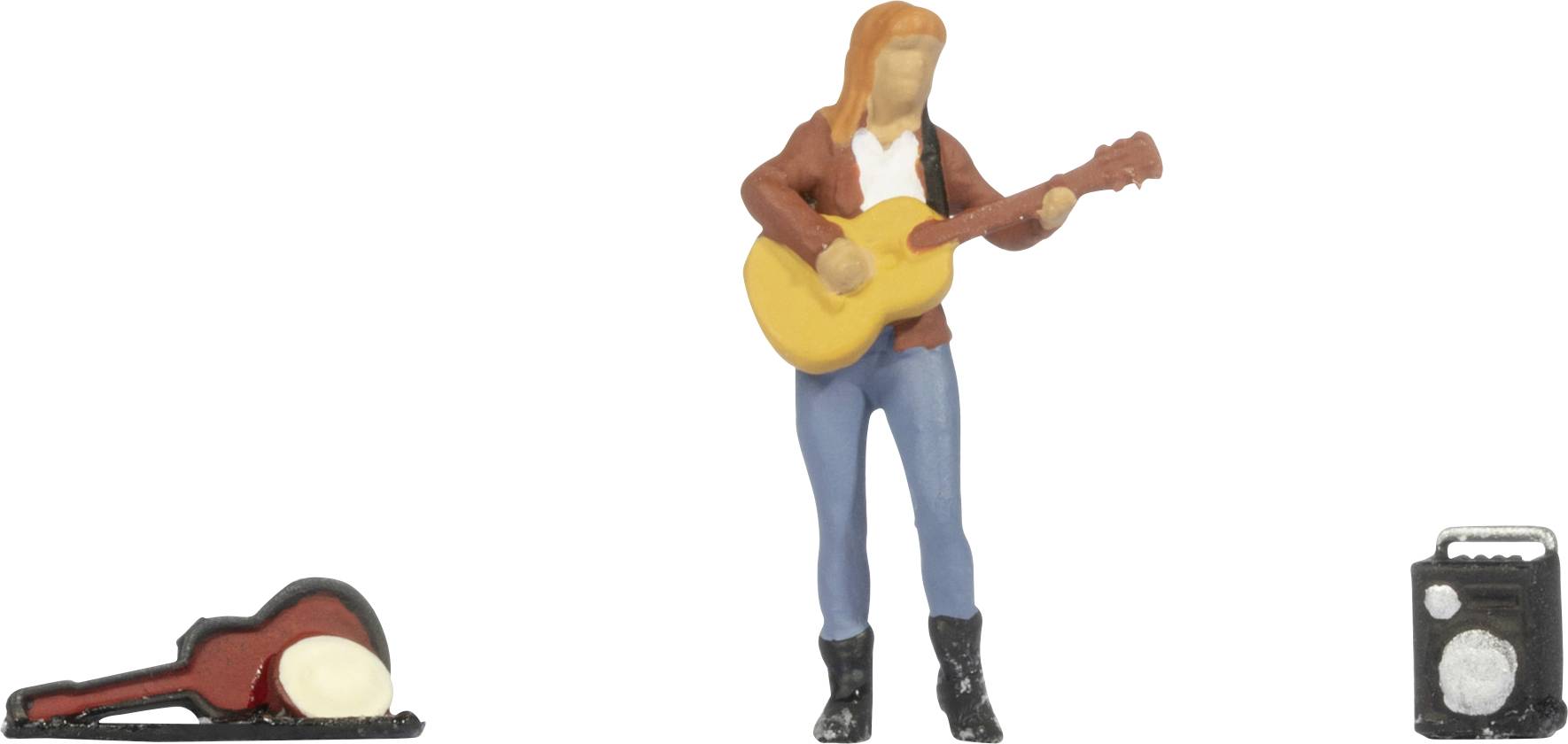 Figurine miniature de musicien jouant une guitare acoustique, avec un étui de guitare sur la gauche et un petit ampli ou haut-parleur sur la droite.
