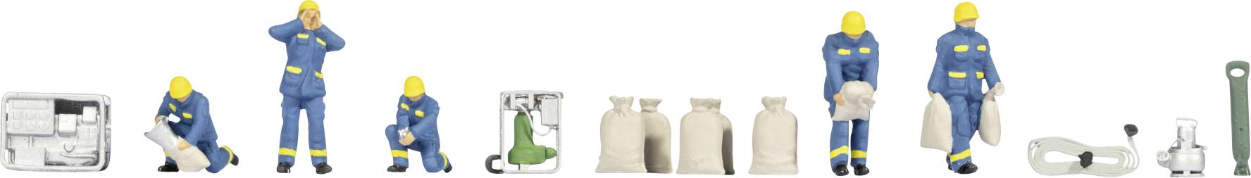 Figurines industrielles miniatures assorties et équipement, incluant des travailleurs en uniforme bleu, des sacs, une vanne, des raccords de tuyauterie et des outils disposés en rangée sur fond blanc.