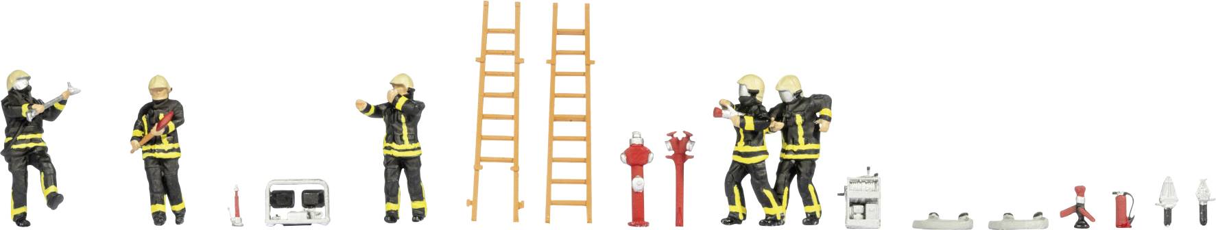 Les pompiers en tenue d'intervention se tiennent debout à côté des échelles et des bouches d'incendie, avec un assortiment d'équipement de lutte contre l'incendie disposé le long du bas.