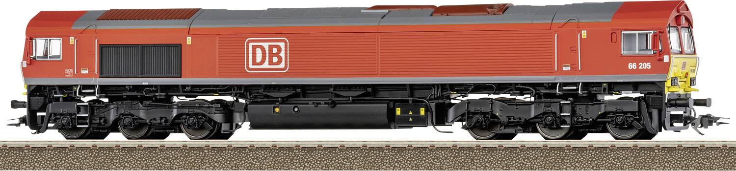 Locomotive de fret DB rouge présentée en vue de profil sur une voie, avec le logo DB blanc et le numéro 66 235.