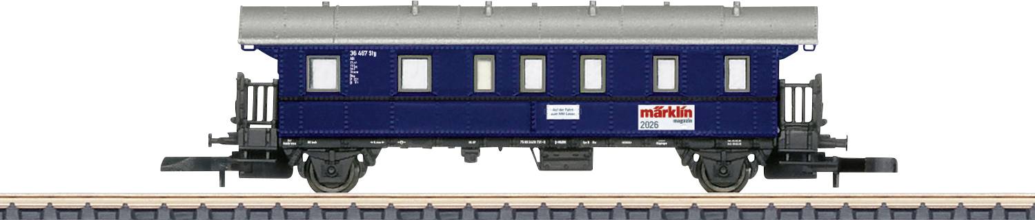 Voiture de passagers du modèle bleu sur des rails avec toit gris et fenêtres blanches, vue de côté.