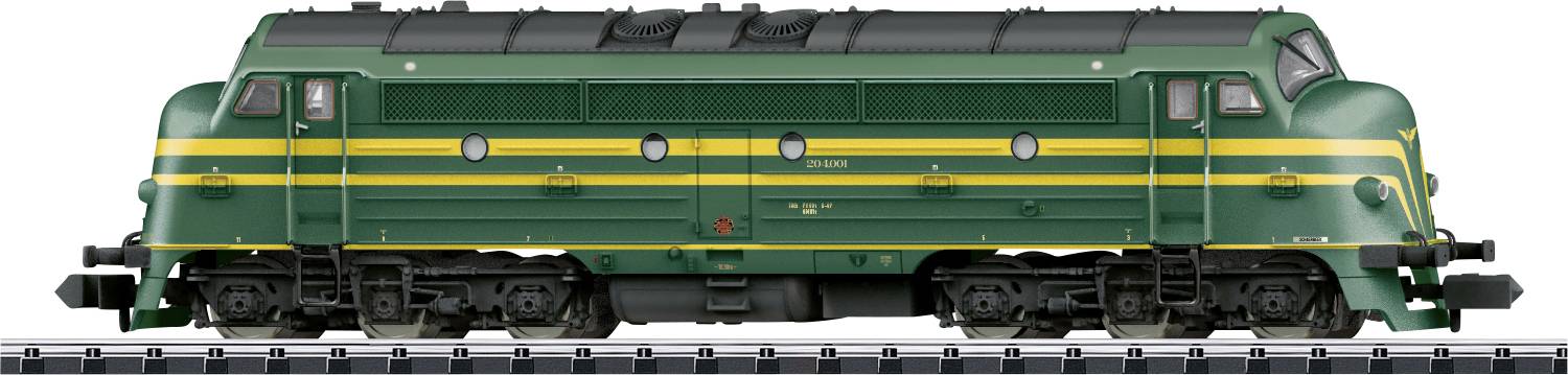 Vue latérale d'une locomotive diesel verte et jaune sur les rails, présentée sur un fond blanc.