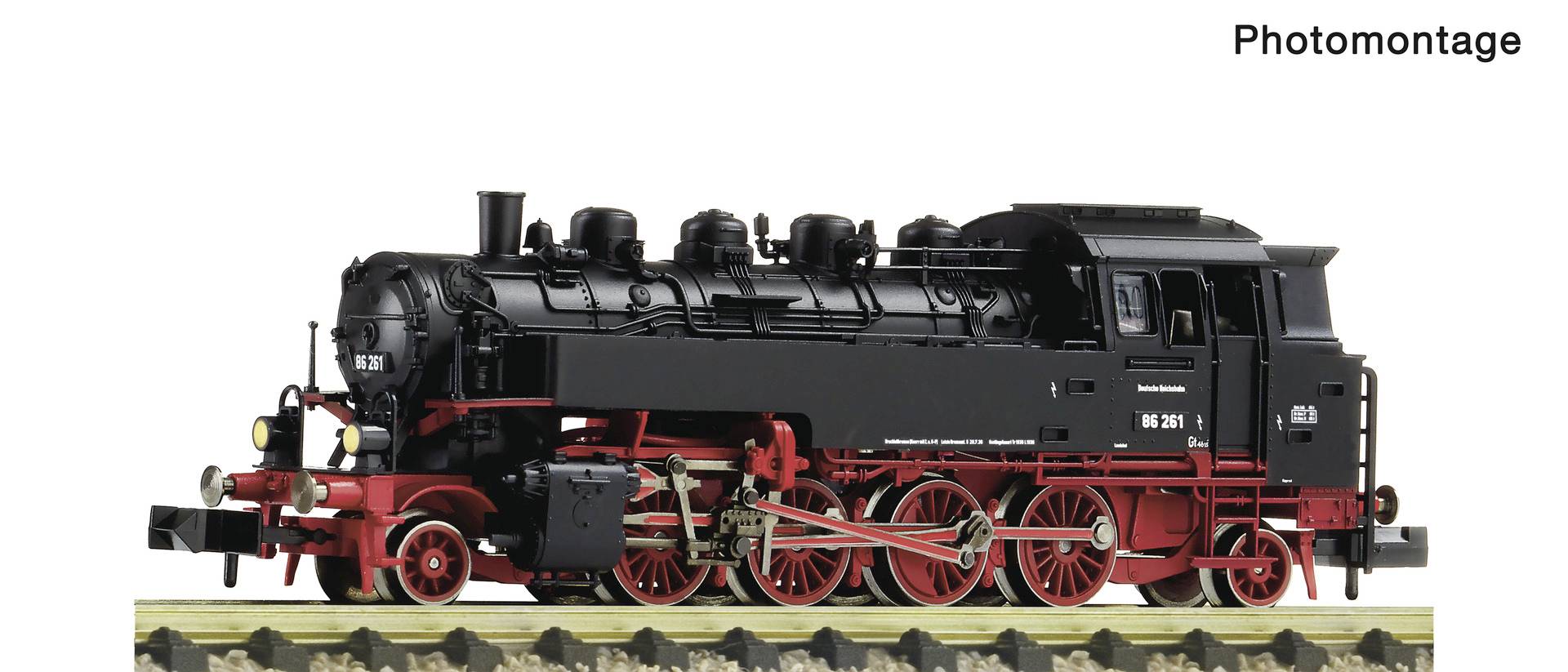 Locomotive à vapeur noire en vue latérale, étiquetée « Photomontage », avec roues et châssis rouges sur un fond blanc.