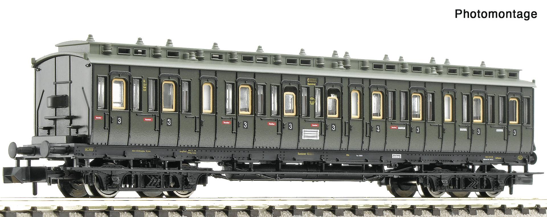 Trois photos de profil d'un modèle de voiture de train de passagers bleu-vert et blanc, présentées sur un fond blanc, avec l'étiquette « Photomontage » en haut à droite.