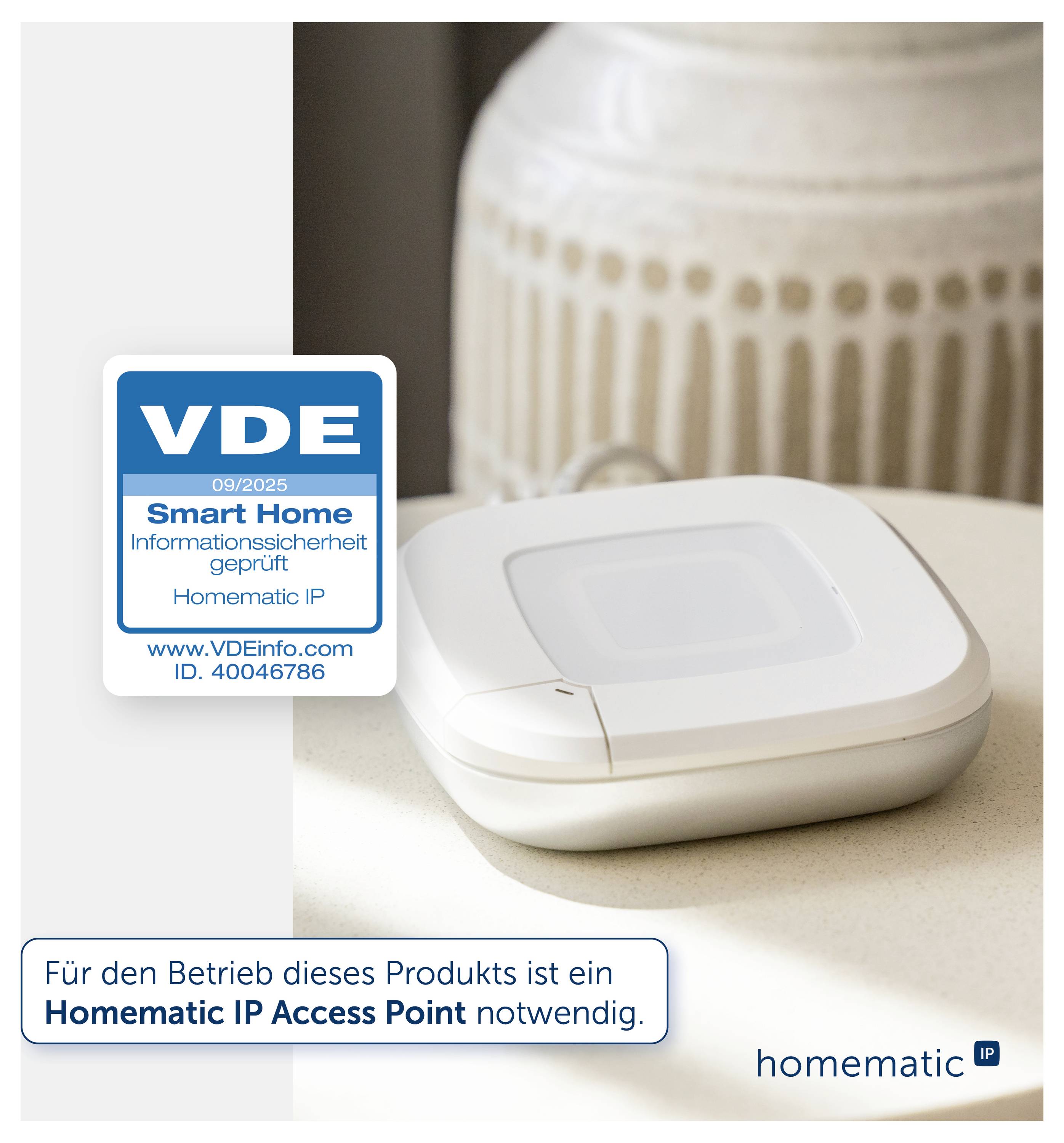 Appareil Homematic IP sur une table avec le label de certification VDE Smart Home ; le texte indique qu'un point d'accès est nécessaire pour le fonctionnement.