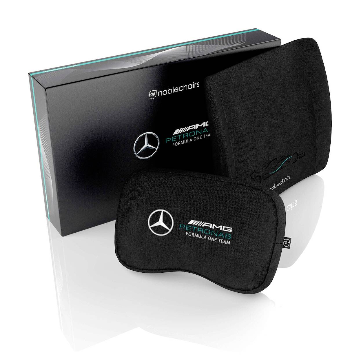 Oreillers lombaires et cervicaux de marque Black Mercedes-AMG Petronas Formula One Team de noblechairs, présentés avec leur emballage produit.
