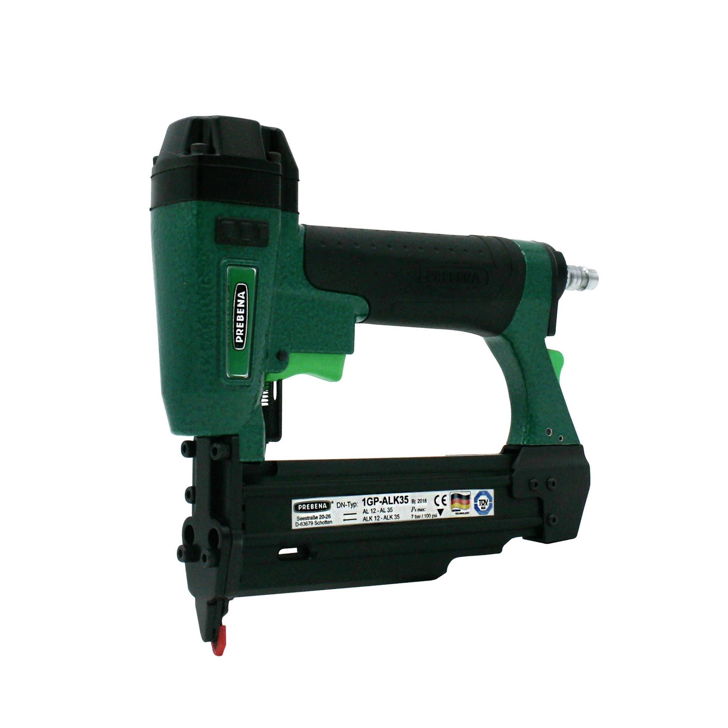 Pistolet à clous pneumatique vert et noir sur fond blanc, présenté en vue de profil.