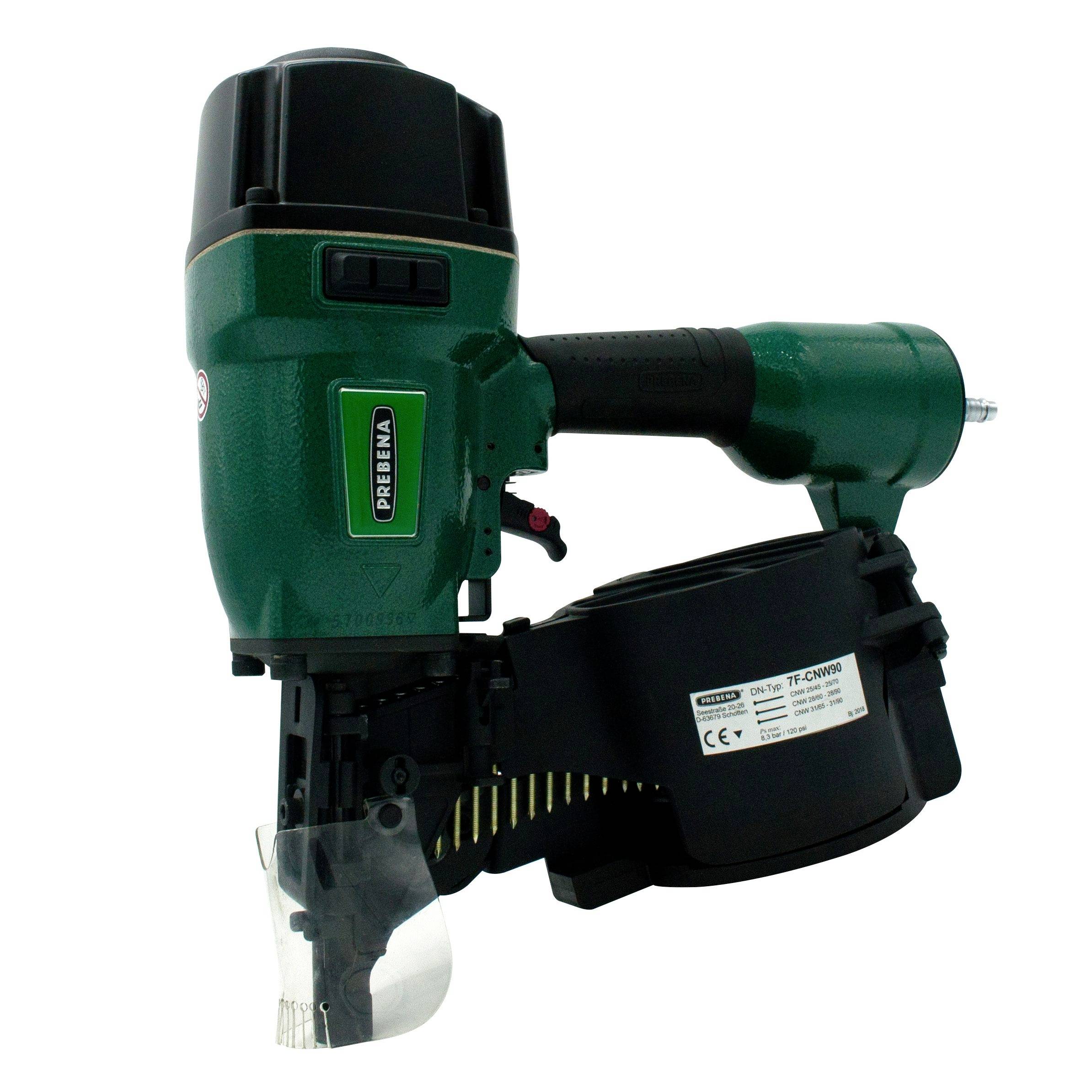 Pistolet à clous sans fil vert et noir avec garde de sécurité transparente, présenté de profil sur fond blanc.