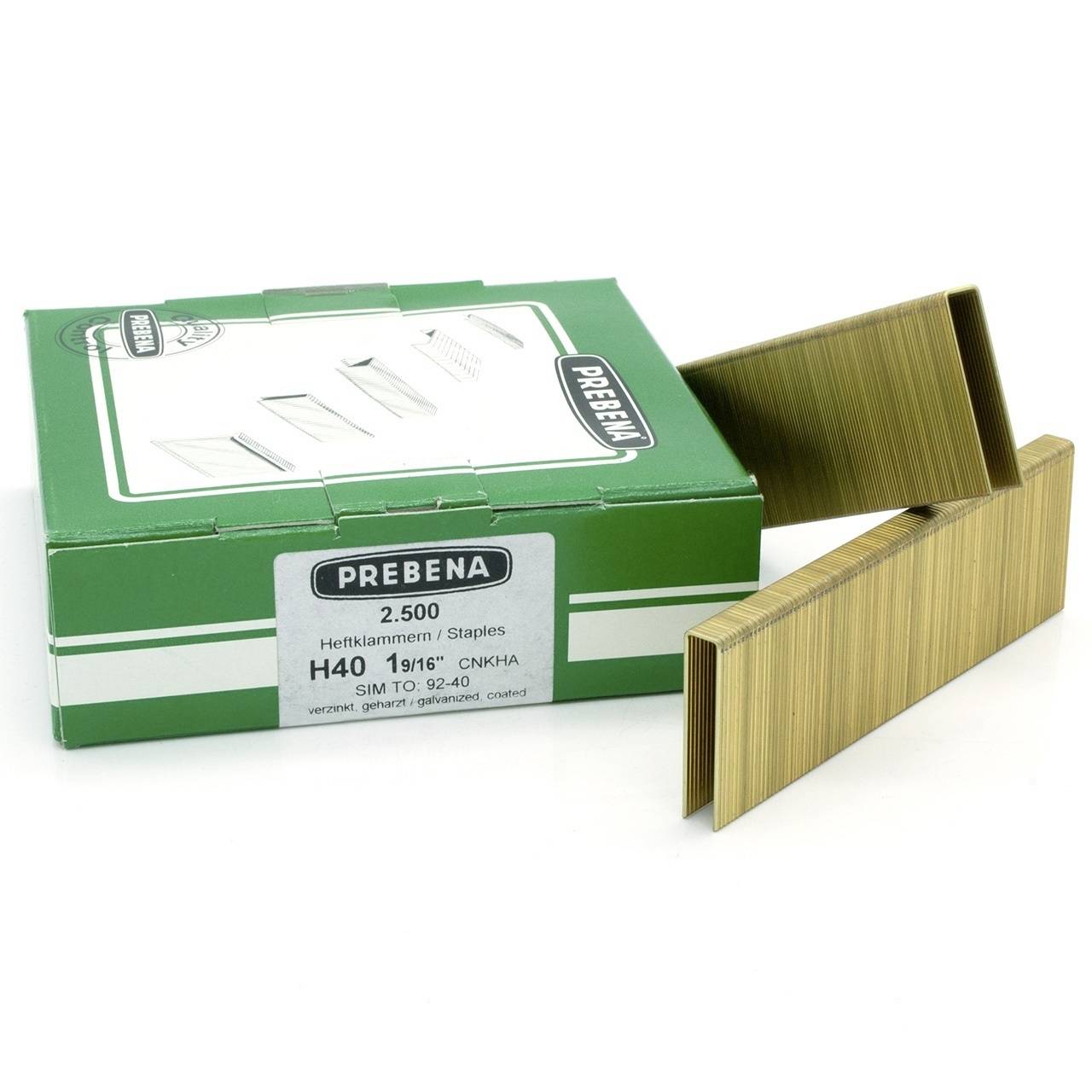 Grüne Prebena 250 Heftklammer-Box mit zwei Streifen Heftklammern auf weißem Hintergrund.