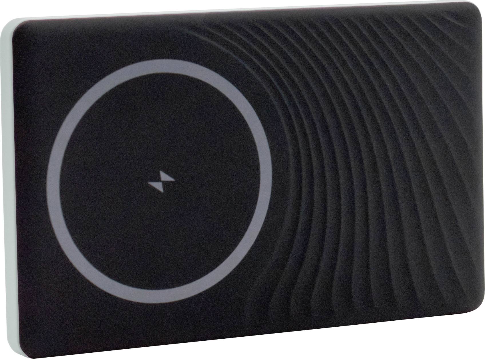 Coussin de recharge sans fil noir avec une zone de recharge circulaire et un symbole LED, présenté à un angle sur un fond blanc.