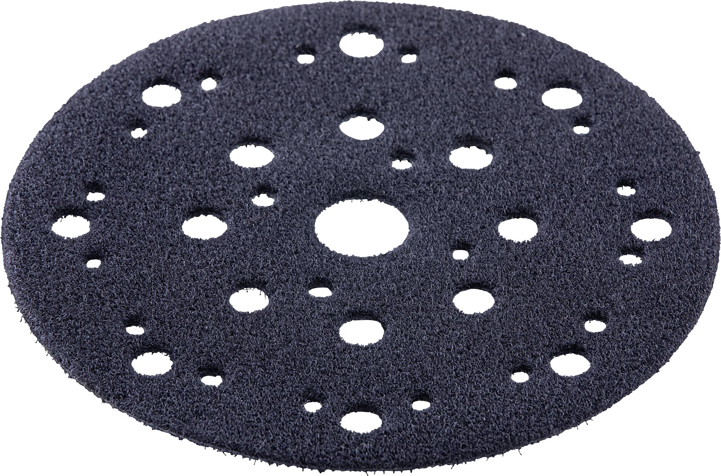 Disque de ponçage abrasif noir rond avec plusieurs trous d'extraction de poussière et un trou central sur un fond blanc.