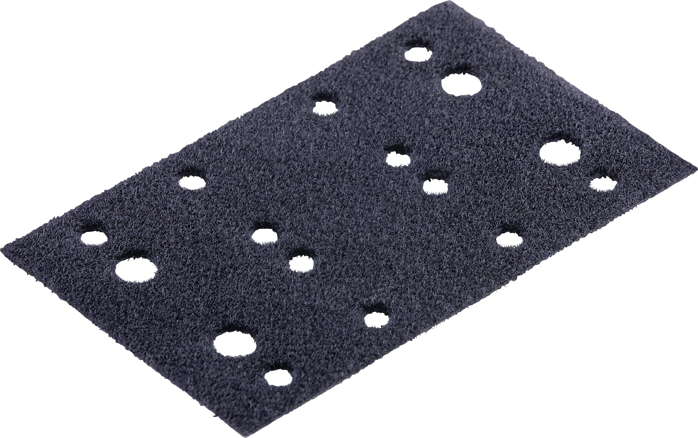 Feuille de ponçage abrasive rectangulaire noire avec plusieurs trous de collecte de poussière percés sur un fond blanc.