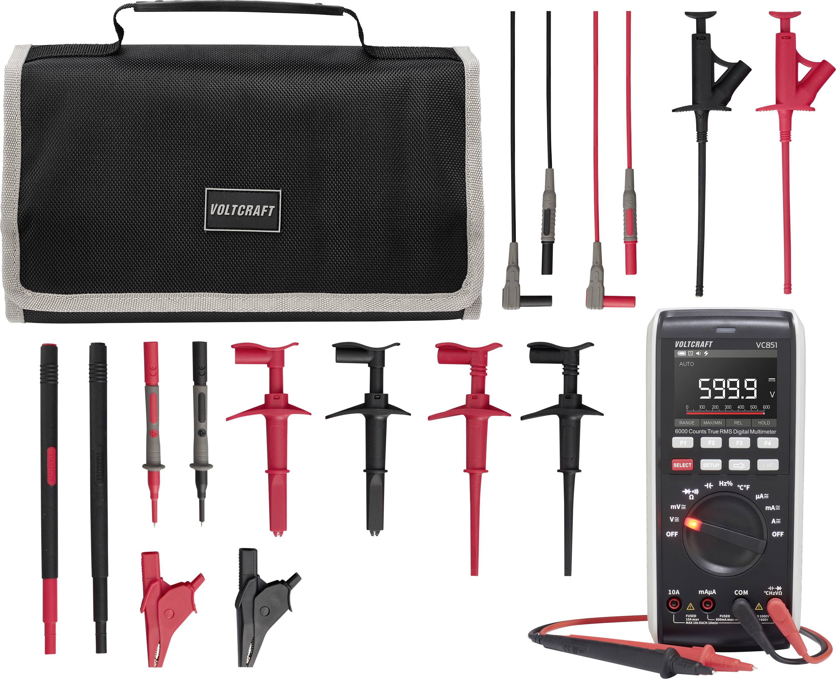 Digital-Multimeter-Set mit Transportkoffer, Messleitungen, Prüfspitzen, Klemmadaptern und roten/schwarzen Krokodilklemmen auf weißem Hintergrund angeordnet.