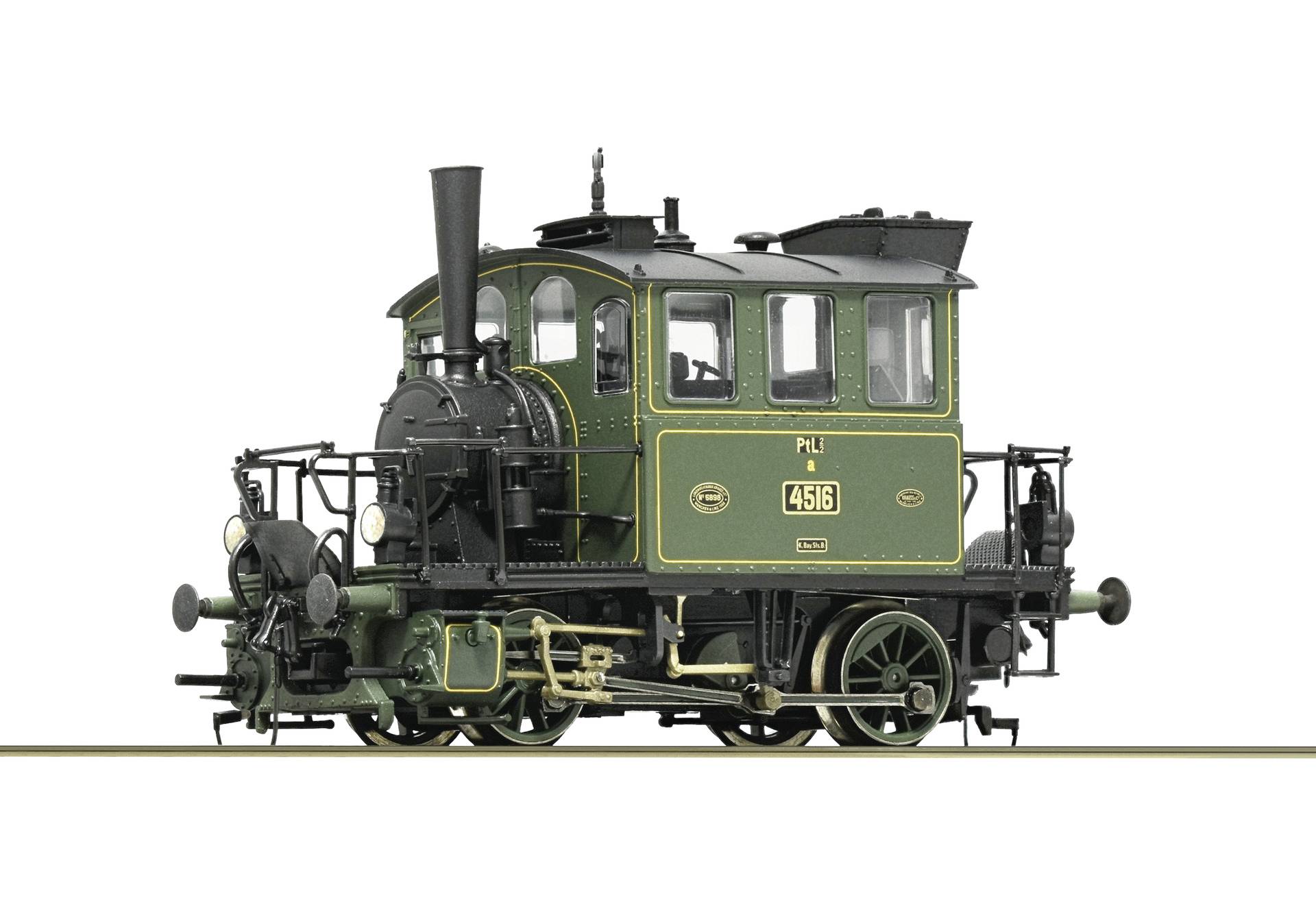 Locomotive à vapeur verte vintage présentée en vue de profil sur fond blanc, avec le numéro 4516 sur sa cabine.