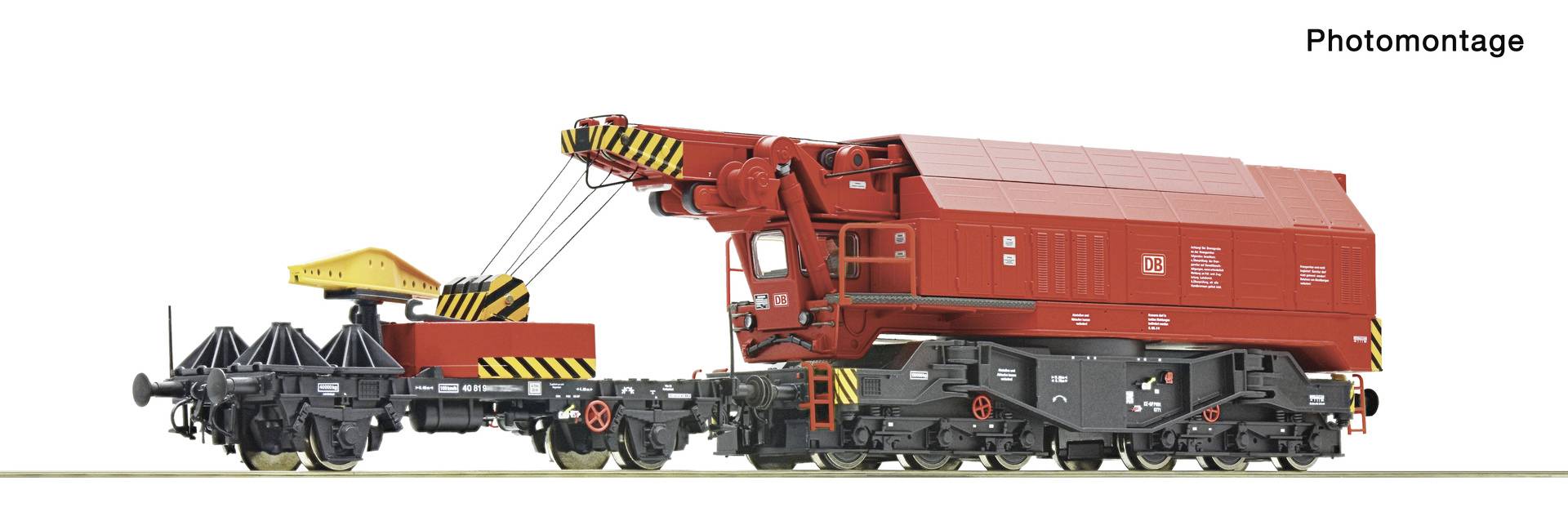 Véhicule de maintenance des rails rouges avec bras de grue remorquant un chariot d'équipement de voie noire sur fond blanc, étiqueté « Photomontage ».