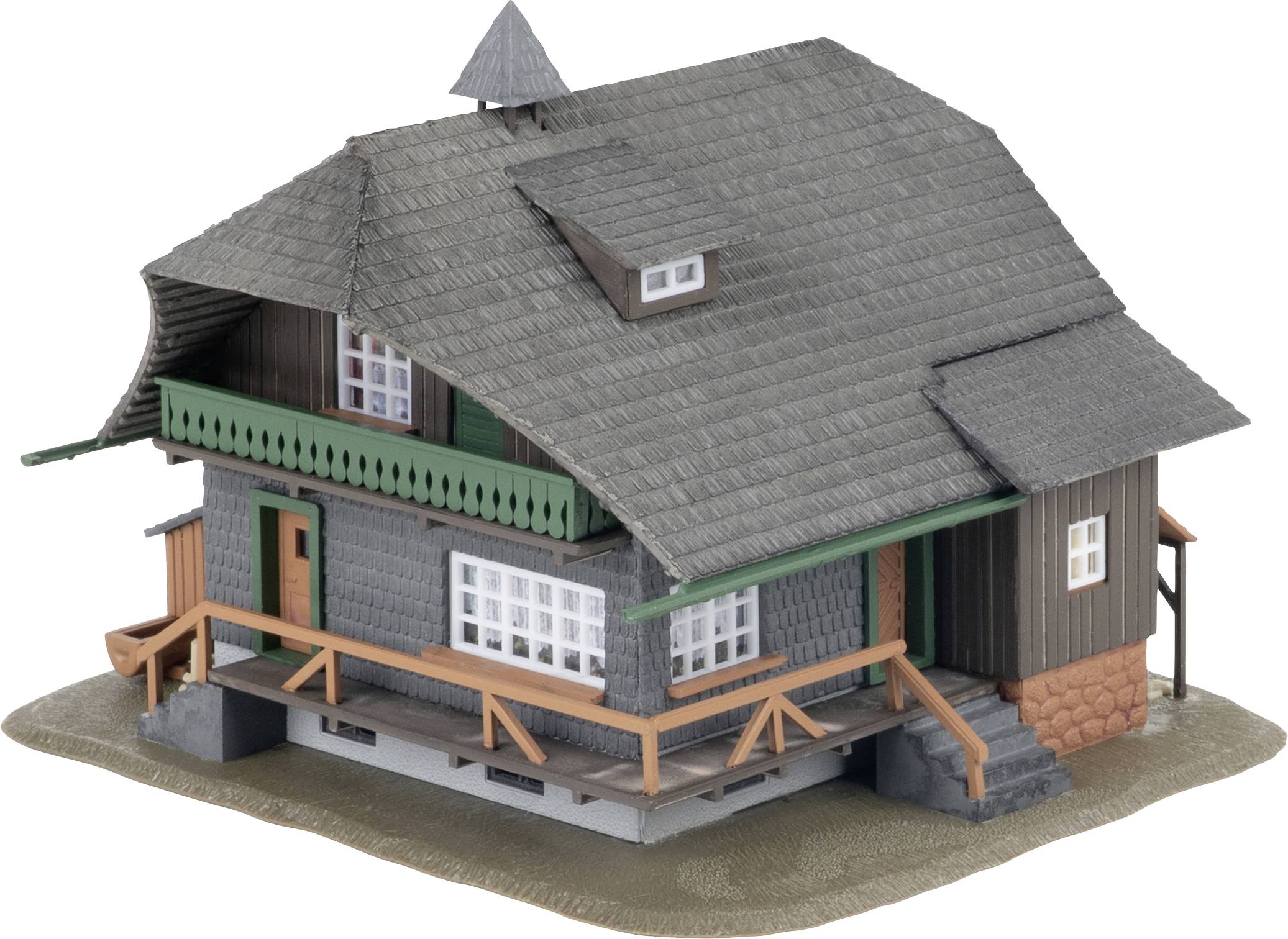 Petit modèle d'une maison rustique à deux étages avec un toit gris escarpé, un porche, un balcon et des marches sur une base