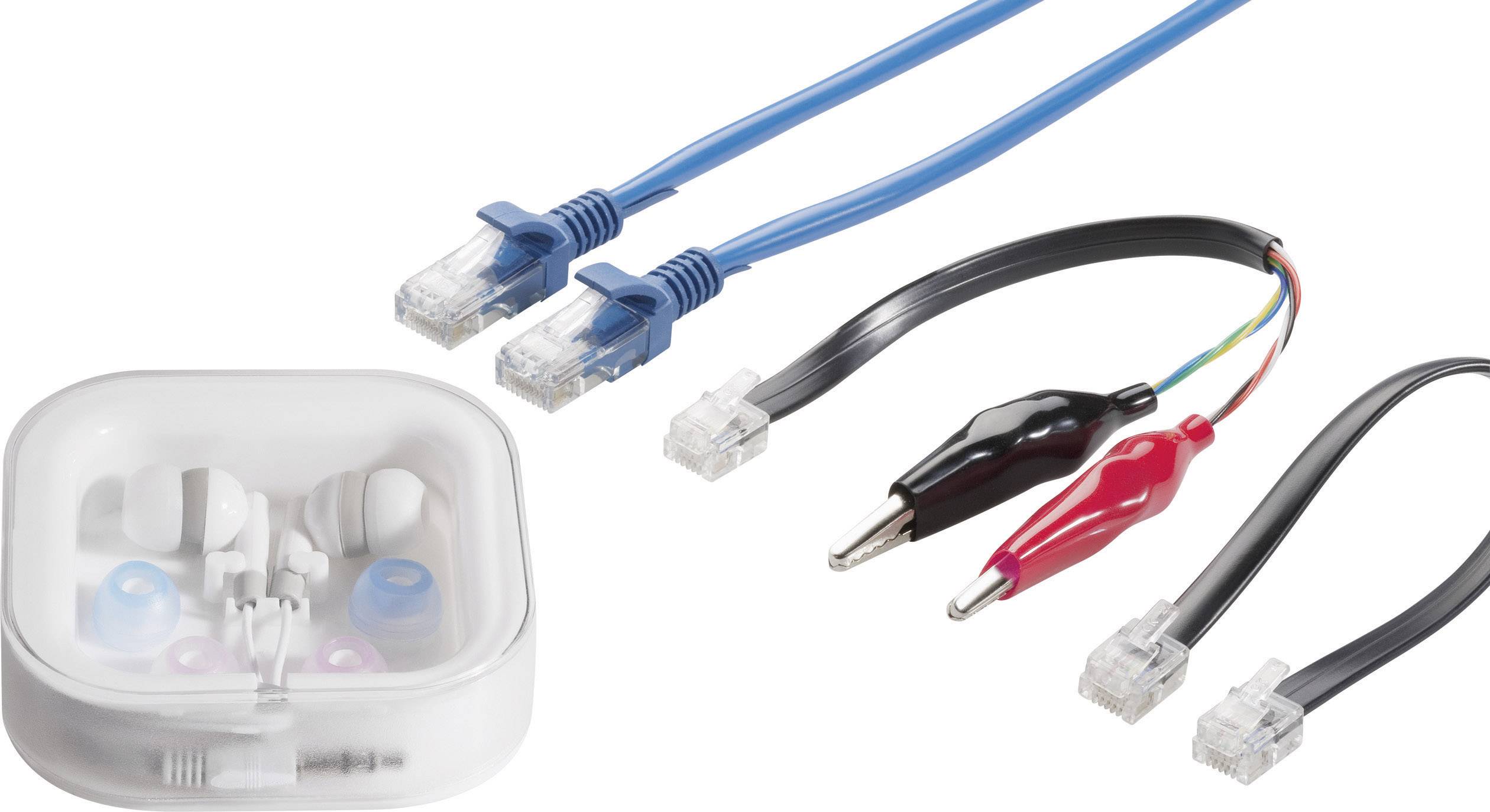 Un ensemble de différents câbles et écouteurs dans un boîtier. Comprend des câbles Ethernet bleus, des pinces crocodile avec fiches RJ11 et des écouteurs intra-auriculaires dans un boîtier transparent.