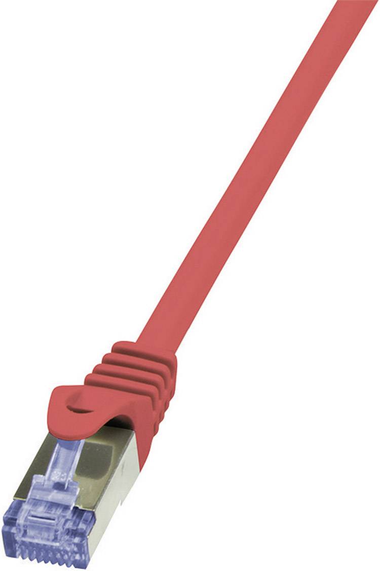 Câble Ethernet rouge avec connecteur RJ45 transparent sur fond blanc.