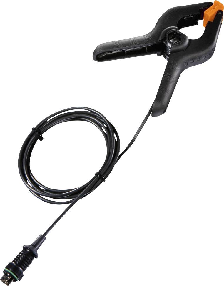 Pince en plastique noir avec poignée orange, fixée à un long câble avec une fiche de connexion, utilisée pour une connexion électrique.