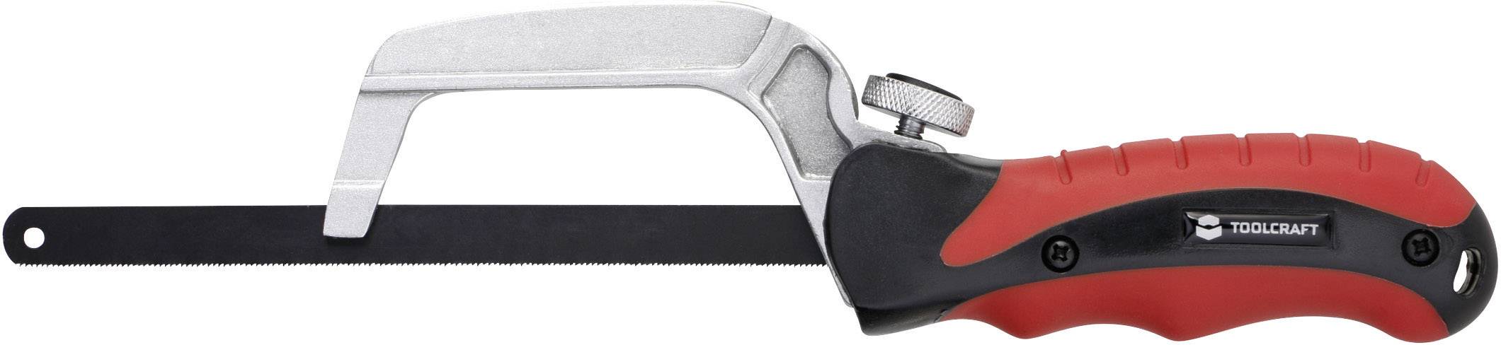 Une petite scie à main rouge avec une poignée ergonomique et une lame ajustable, adaptée pour des coupes précises dans le bois et le plastique.