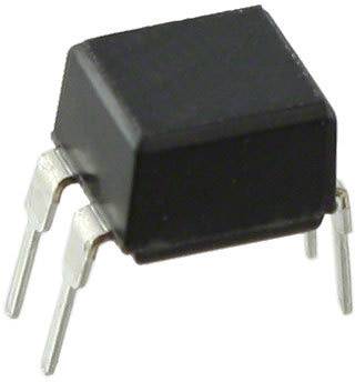 Un composant électronique rectangulaire noir avec quatre pattes métalliques, un optocoupleur typique, utilisé dans les circuits électroniques.