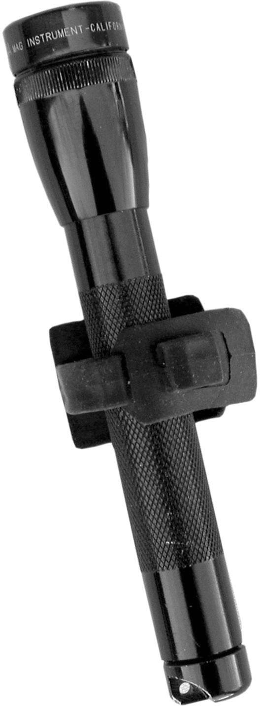 Une lampe de poche noire avec une poignée texturée, fixée à un support à clip.