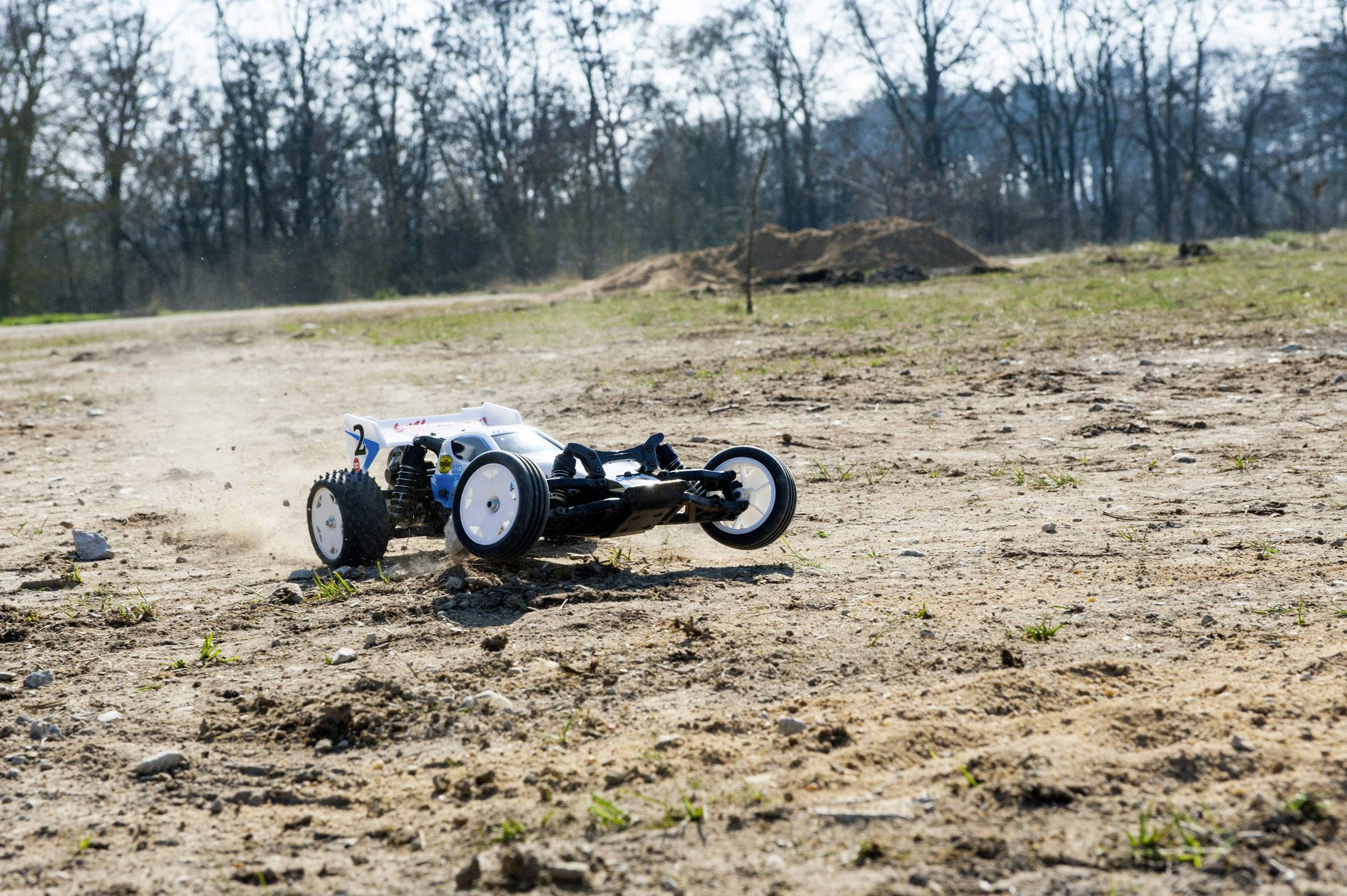 Buggy électrique Tamiya Neo Fighter brushed propulsion arrière kit à monter 1:10