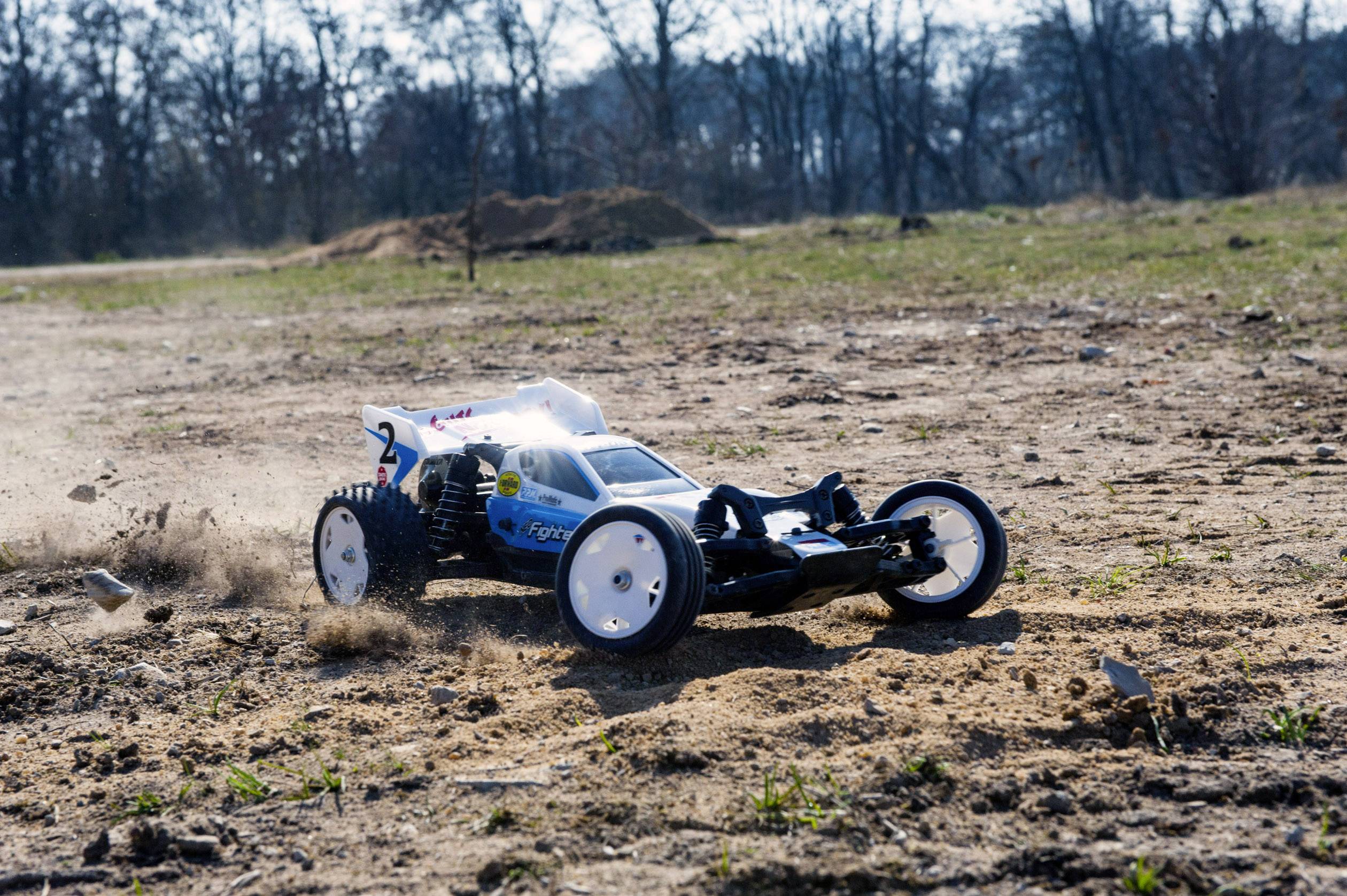 Buggy électrique Tamiya Neo Fighter brushed propulsion arrière kit à monter 1:10