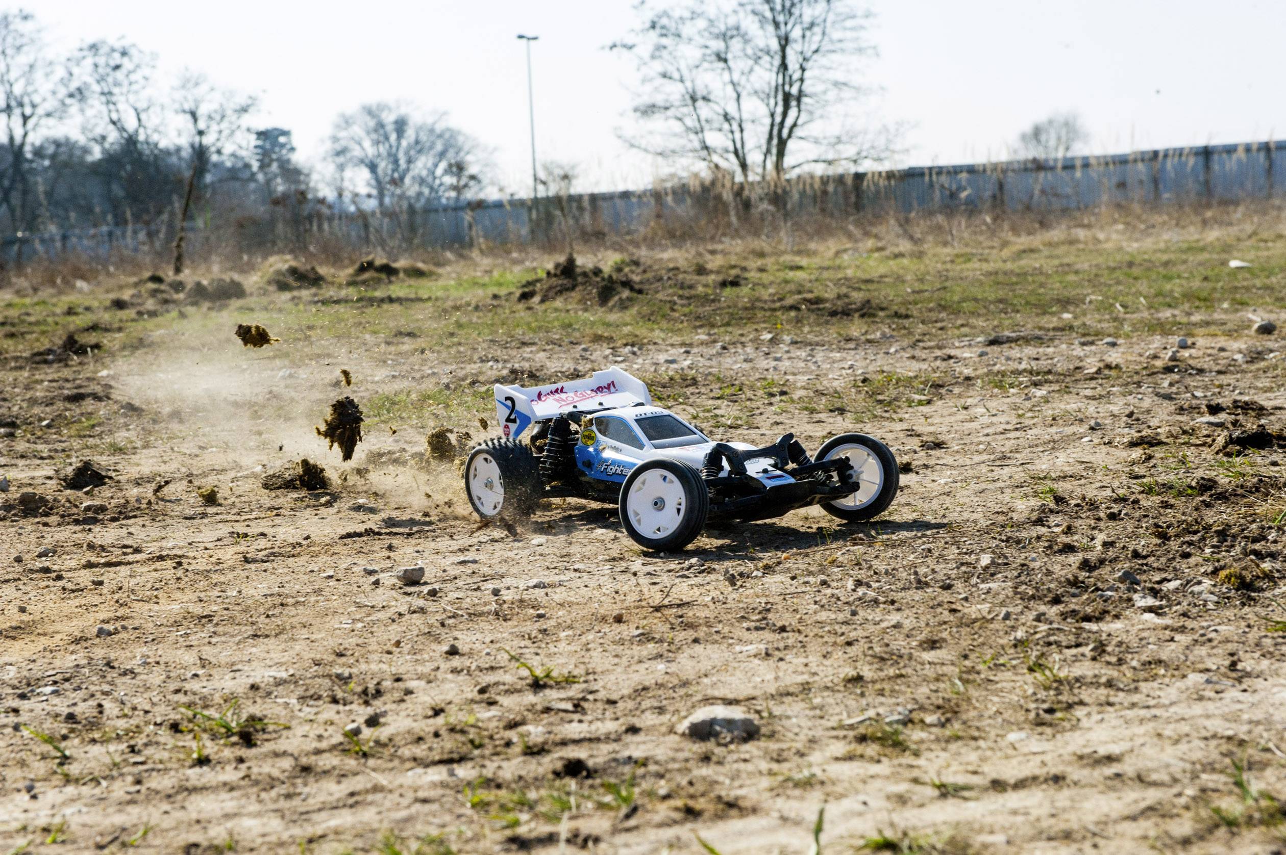 Buggy électrique Tamiya Neo Fighter brushed propulsion arrière kit à monter 1:10