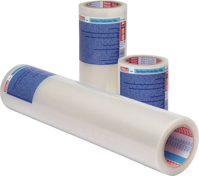 Trois rouleaux de film de protection de surface transparent avec des étiquettes bleues, debout et couchés, sur fond blanc.