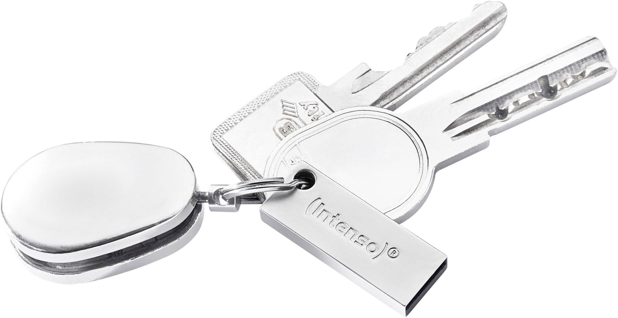 Deux clés argentées et une clé USB sont posées côte à côte. La clé USB porte l'inscription 'Intenso' et est fixée à un anneau.