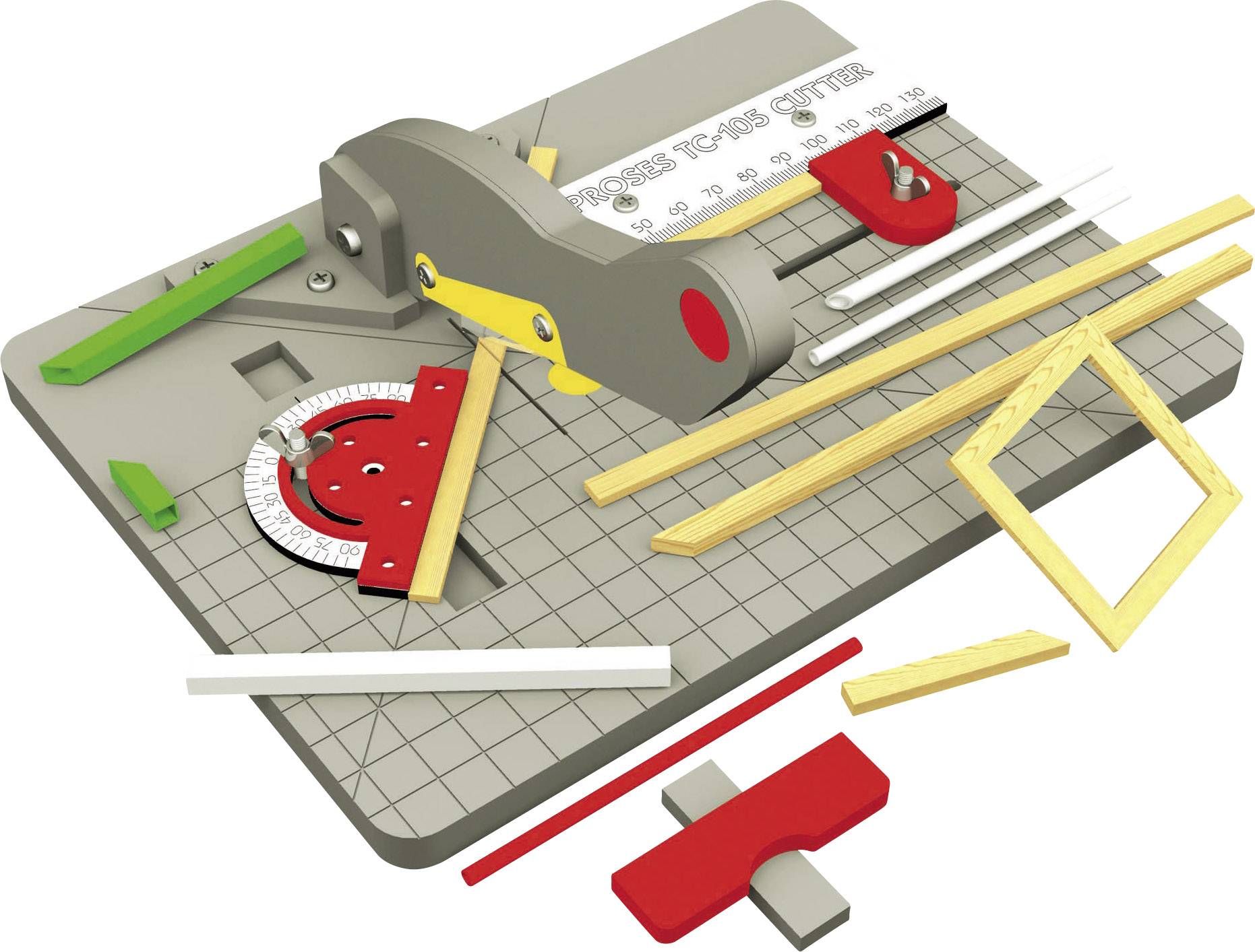 Un outil de découpe pour maquettes sur une planche quadrillée, avec un rapporteur d'angle, des règles et des baguettes en bois de différentes formes et tailles.
