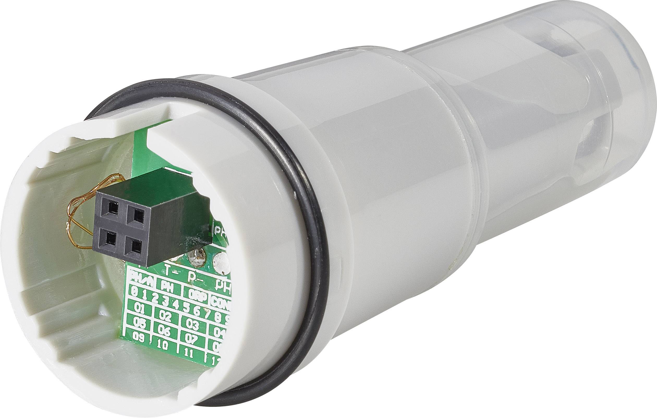 Un capteur électronique avec un boîtier en plastique et un circuit imprimé à l'intérieur, sur lequel un connecteur est monté.