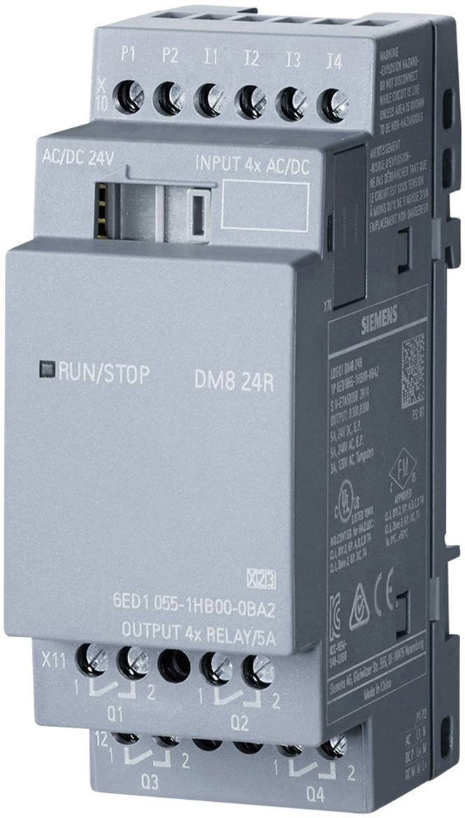Module relais gris portant la désignation 'RUN/STOP DM8 24R' avec bornes de connexion pour entrée AC/DC et sorties relais. Accent mis sur le contrôle électrique.