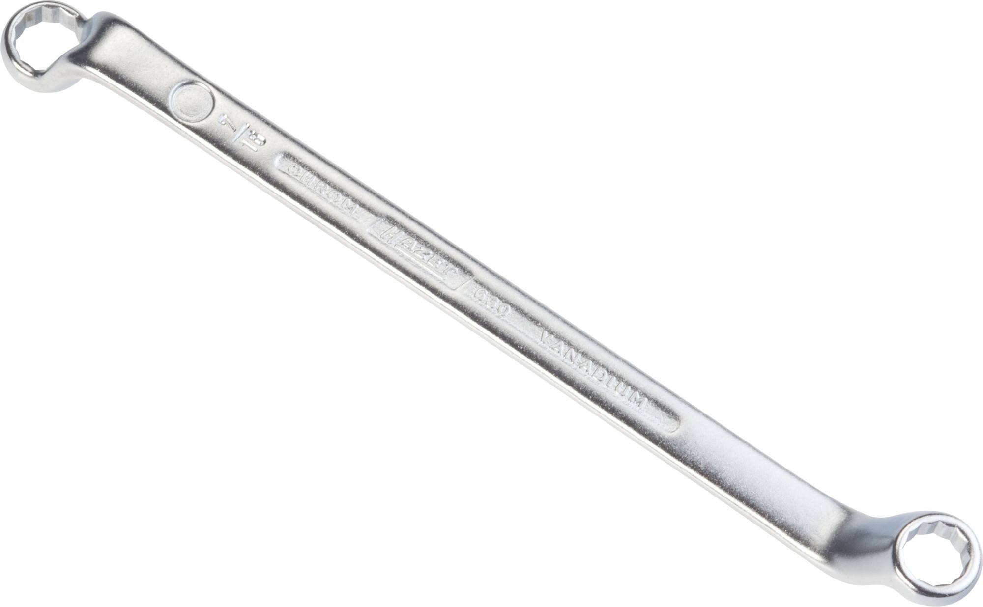 Une clé à fourche en argent, dotée d'extrémités de différentes tailles de chaque côté, est montrée en diagonale de haut gauche à bas droite.