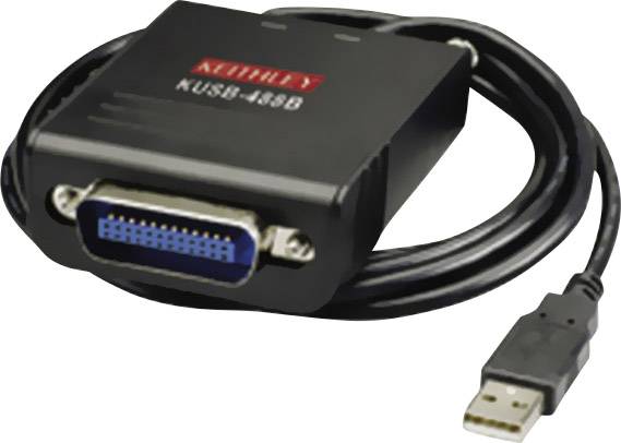 Un convertisseur USB vers port parallèle avec connecteur USB et port parallèle femelle, adapté aux imprimantes anciennes.