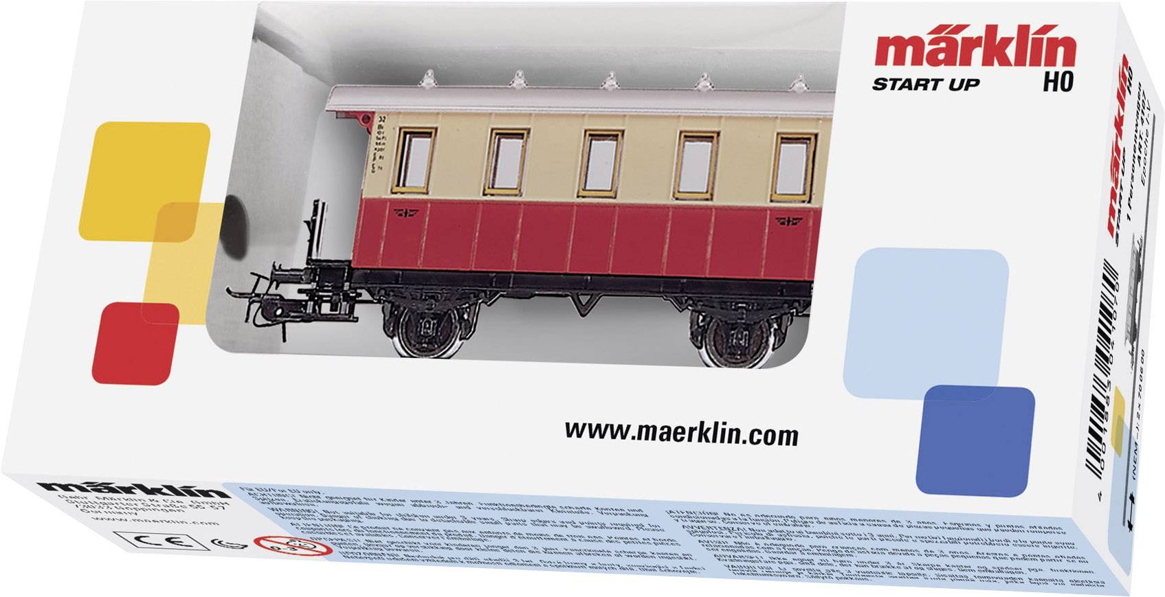 Emballage d'un train miniature Märklin H0. Présente un wagon rouge et beige dans la fenêtre. Logo de la marque et site web en haut à droite.