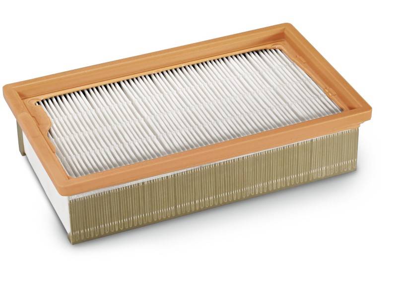 Un filtre à air rectangulaire avec un cadre brun et des plis blancs, posé sur une surface blanche. Adapté pour une utilisation dans les aspirateurs.