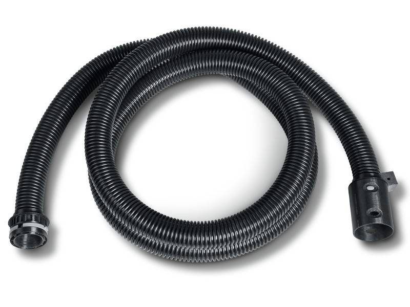 Un tuyau flexible en plastique noir avec un design nervuré et des connexions aux deux extrémités, probablement destiné à un aspirateur.