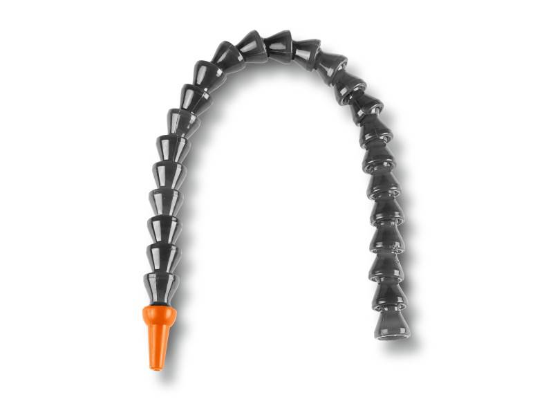 Tuyau court et flexible en plastique noir avec un embout orange, représenté de manière incurvée.