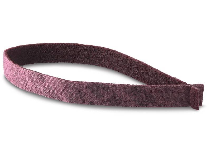 Un serre-tête large en tissu de couleur lilas, de forme elliptique, sur un fond blanc.