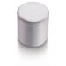 Un cube cylindrique blanc posé sur une surface blanche.