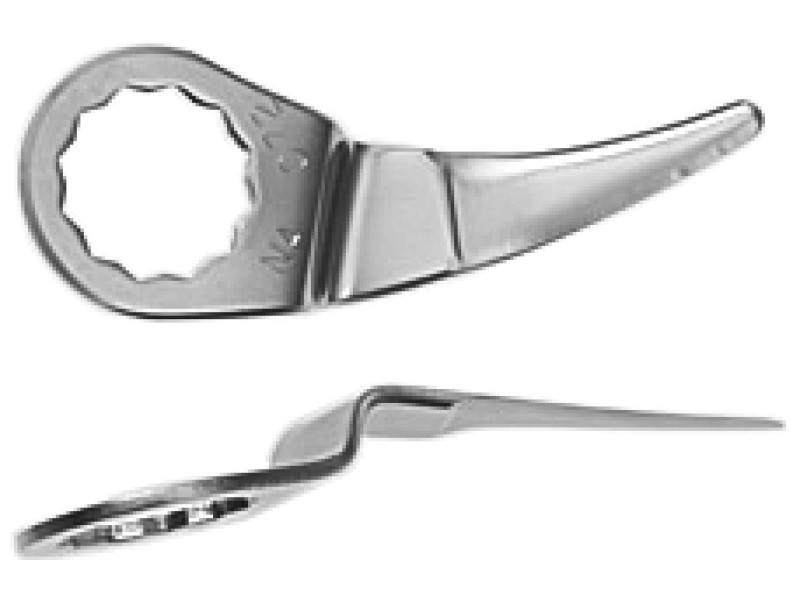 Un outil en métal argenté avec une ouverture ronde dentelée et un levier courbé, probablement une clé à molette ou un outil de levier.