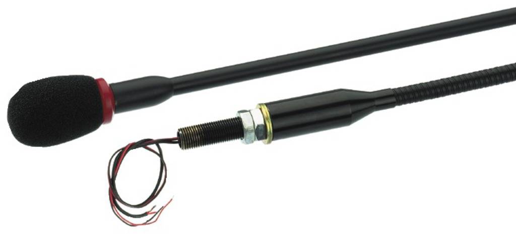 Antenne de voiture noire avec câble spiralé et ruban rouge à l'extrémité supérieure ; connexion à l'autre extrémité, adaptée pour véhicules.