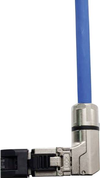 Une prise réseau bleue avec un boîtier métallique coudé à angle droit.