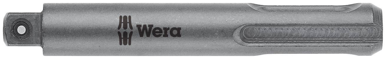 Un adaptateur d'outil argenté avec le logo d'une marque sur le côté, utilisé pour connecter des douilles et des clés à cliquet.