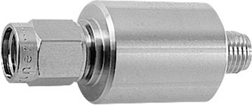 Un élément métallique cylindrique argenté avec deux connexions à vis à ses extrémités, probablement une pièce d'un système de tuyauterie.