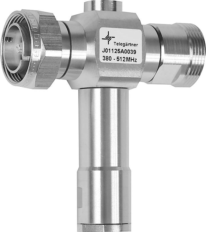 Un morceau de métal argenté en forme de T, portant l'inscription 'Telegärtner J01125A0039 380 - 512MHz', utilisé dans les technologies de communication.