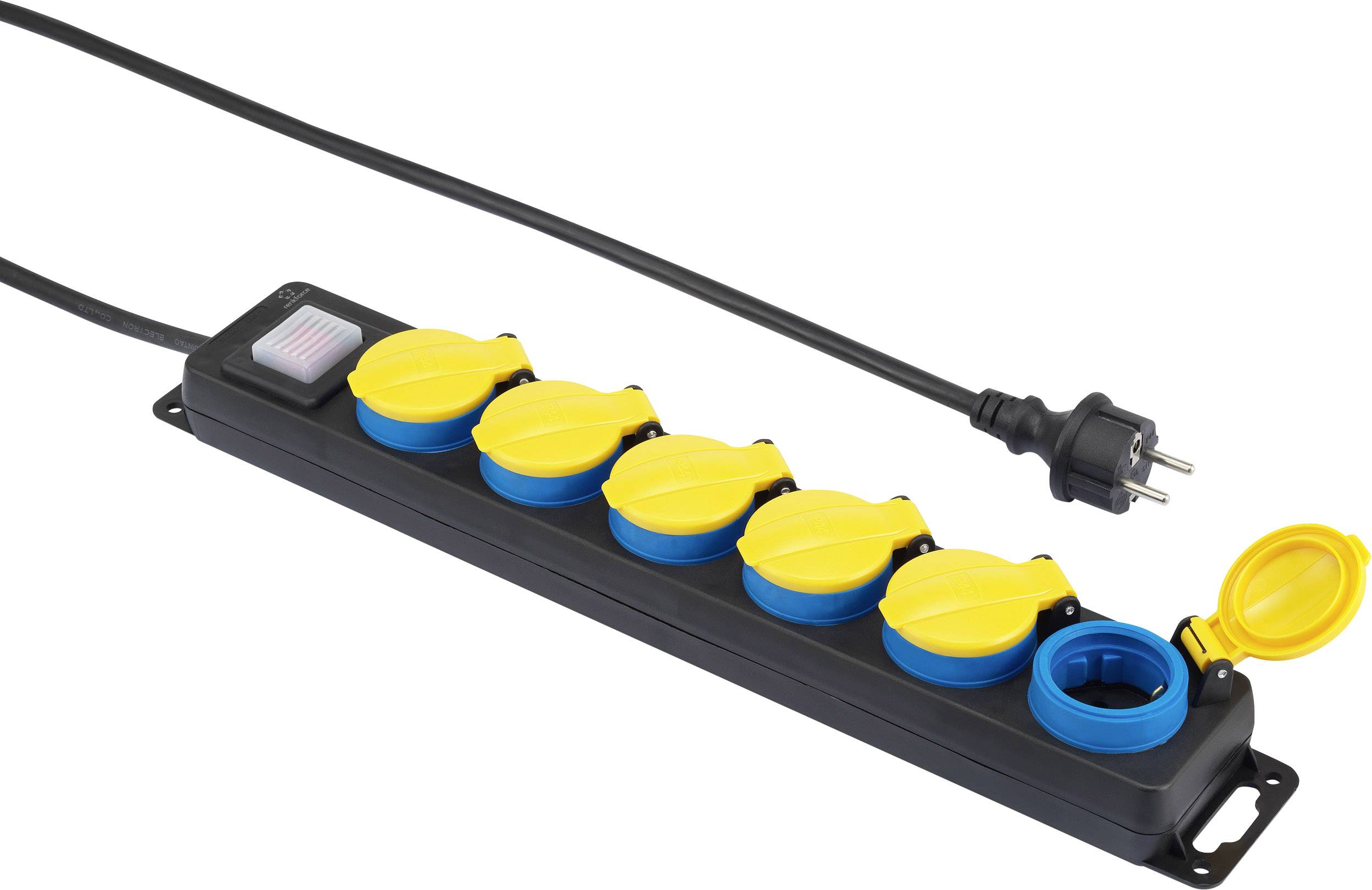 Une multiprise noire avec six prises jaunes et un câble noir avec une fiche, toutes les prises ayant des bordures bleues.
